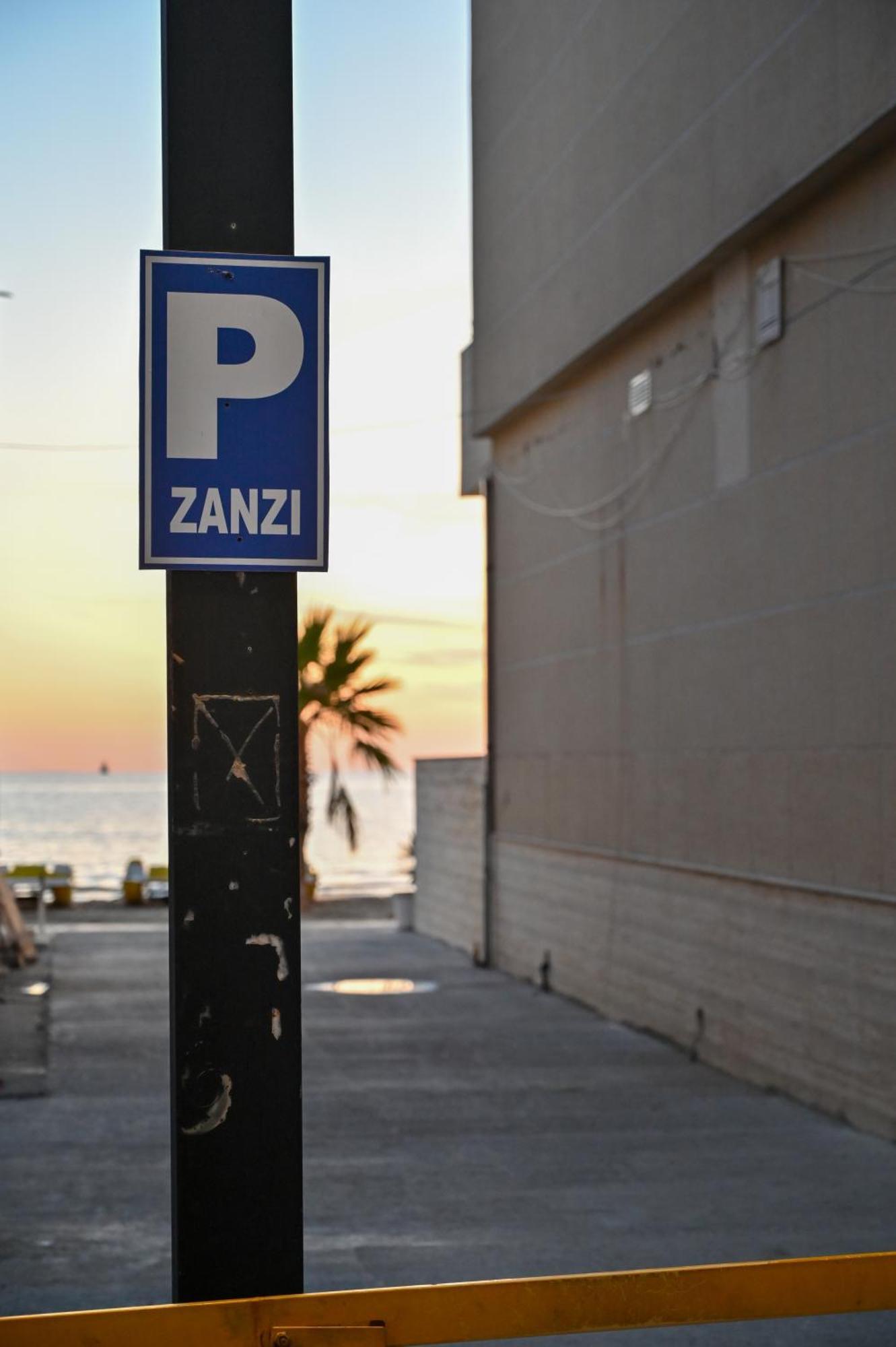 Готель Zanzi 4*